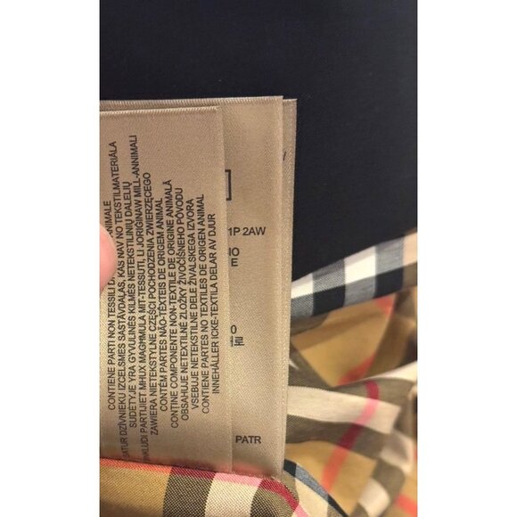 Burberry Black Trench Coat With Graphic Embroidery & Signature Check Lining - Picture 11 of 13